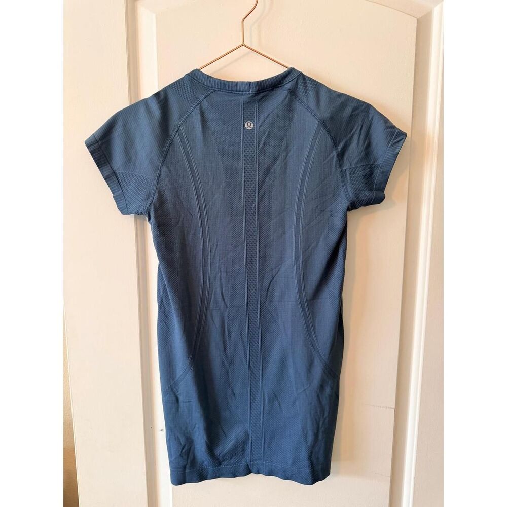 Lululemon Women's Blue Swiftly T-shirt - Picture 4 of 6